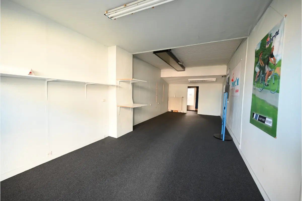 Handelszaak te  koop in Oostkamp 8020 229000.00€ 3 slaapkamers 277.00m² - Zoekertje 731150