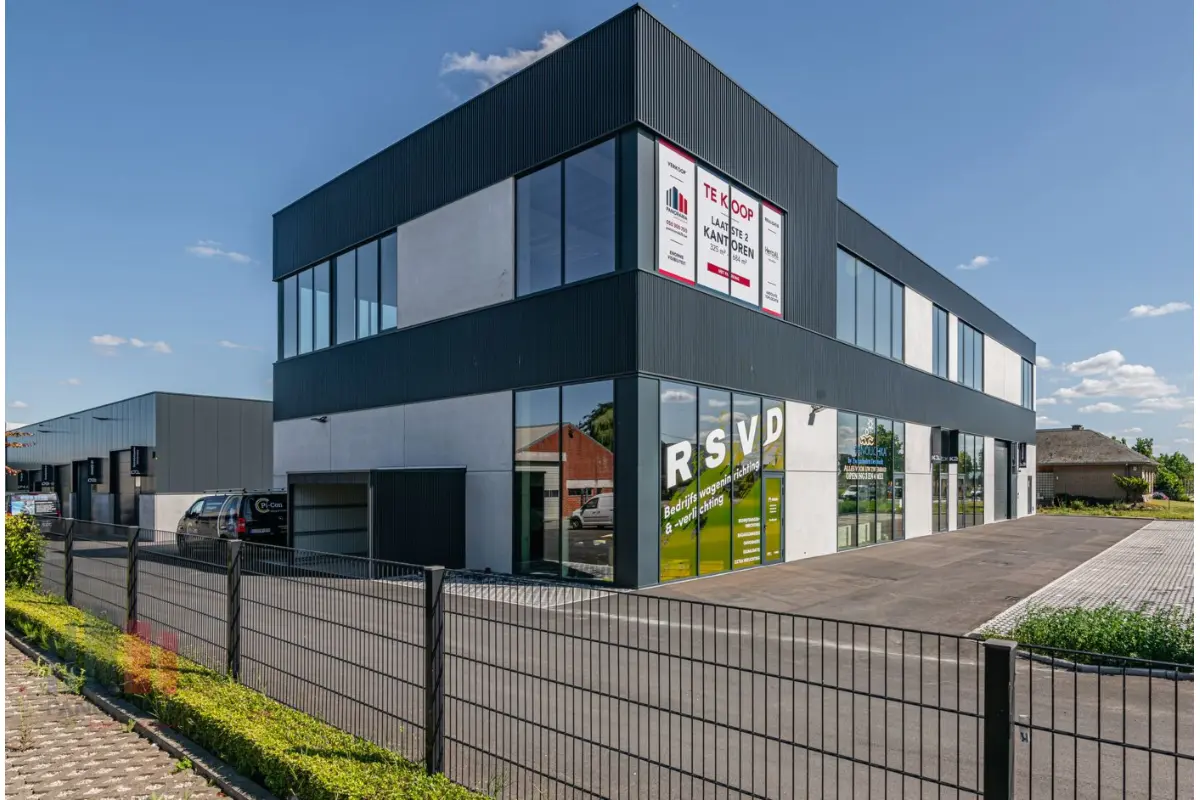 Handelszaak te  koop in Hooglede 8830 1180000.00€  slaapkamers 684.00m² - Zoekertje 732047
