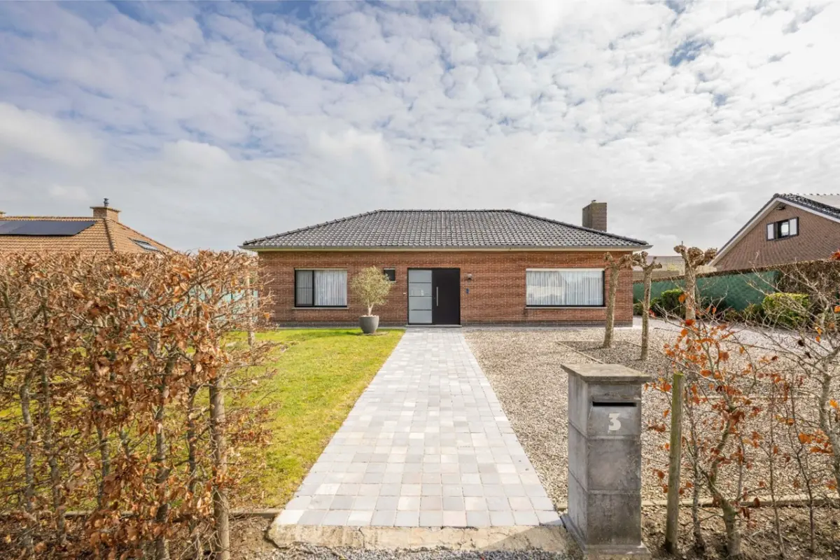 Huis te  koop in Ruiselede 8755 438000.00€ 3 slaapkamers 280.00m² - Zoekertje 731789