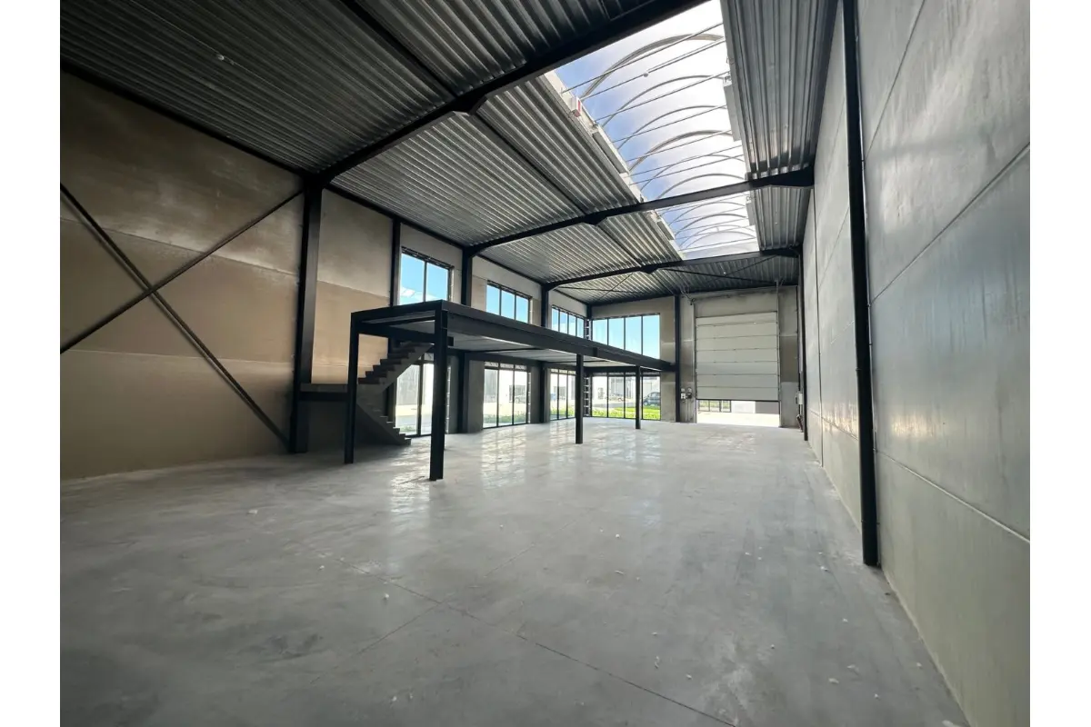 Handelszaak te  koop in Wielsbeke 8710 416700.00€  slaapkamers 382.00m² - Zoekertje 732026