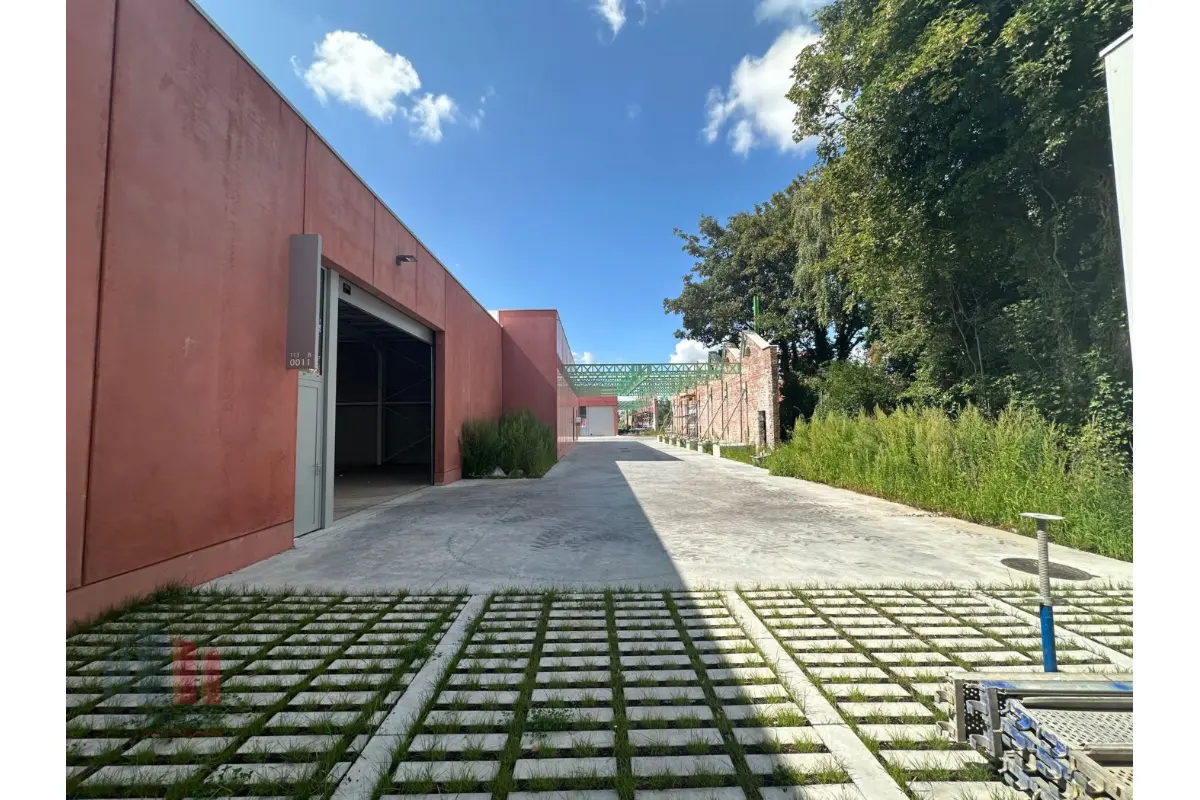 Handelszaak te  koop in Kortrijk 8500 1068540.00€  slaapkamers 749.00m² - Zoekertje 732024