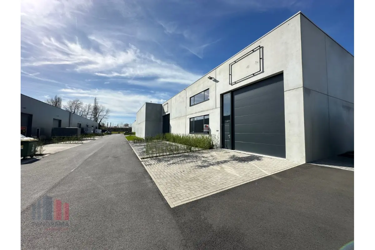 Handelszaak te  koop in Vichte 8570 495564.00€  slaapkamers 360.00m² - Zoekertje 732025