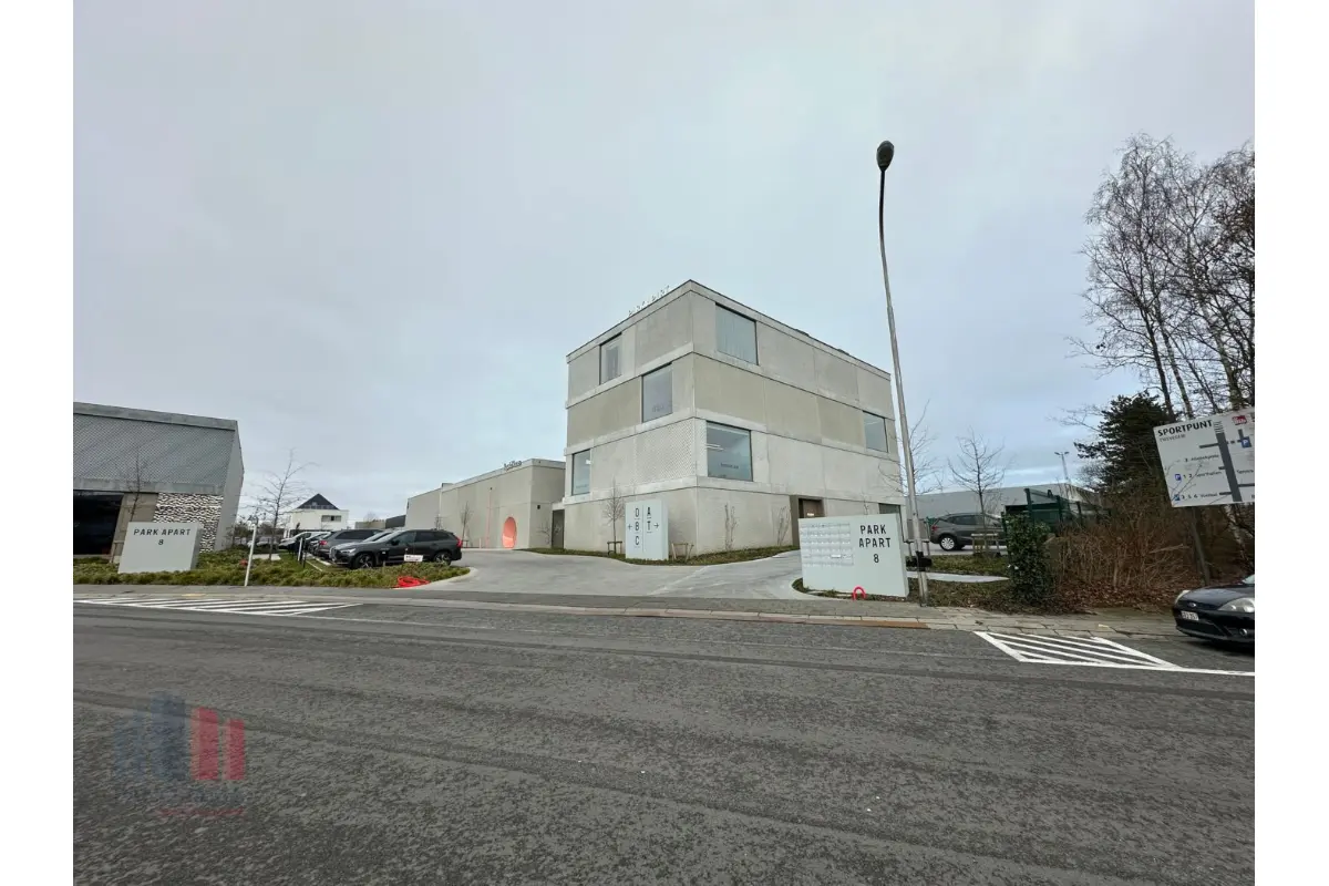 Handelszaak te  koop in Zwevegem 8550 385925.00€  slaapkamers 142.00m² - Zoekertje 732765