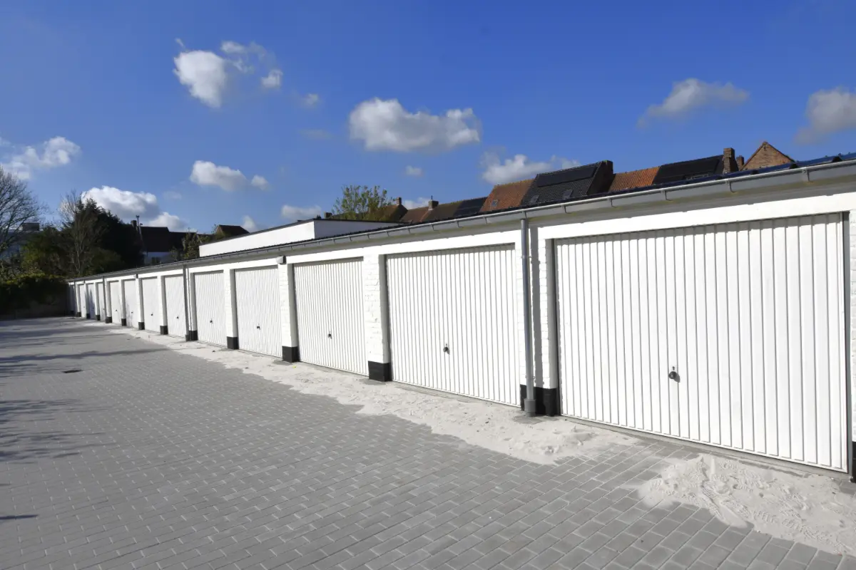 Parking & garage te  koop in Sint-Andries 8200 42500.00€  slaapkamers m² - Zoekertje 733392
