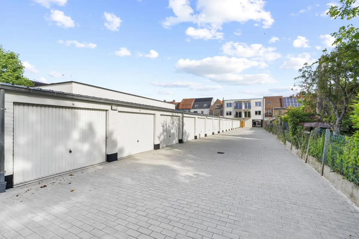 Parking & garage te  koop in Sint-Andries 8200 42500.00€  slaapkamers m² - Zoekertje 733392