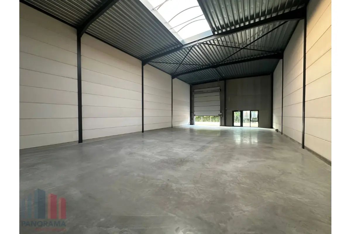 Handelszaak te  koop in Moorslede 8890 306800.00€  slaapkamers 236.00m² - Zoekertje 733923