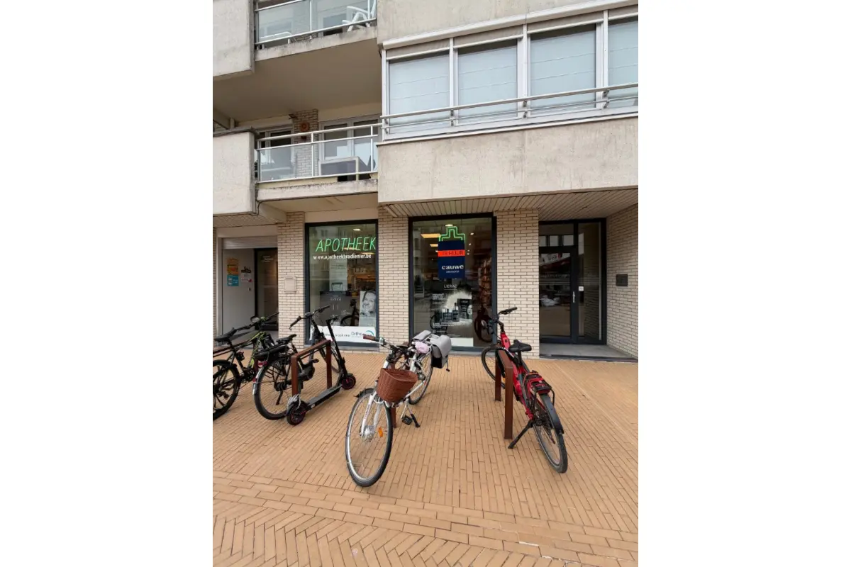 Handelszaak te  huur in Heist-aan-Zee 8301 1850.00€  slaapkamers m² - Zoekertje 735624
