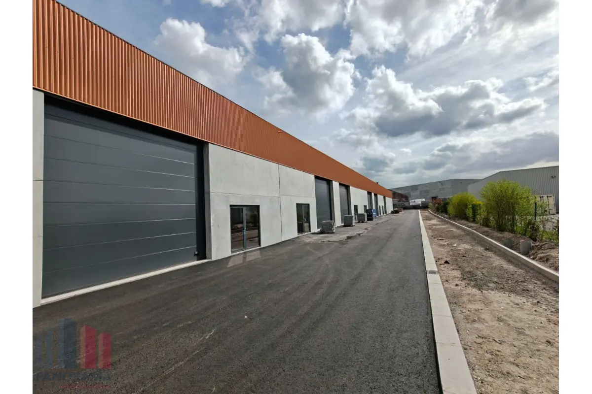 Handelszaak te  koop in Zedelgem 8210 419450.00€  slaapkamers 307.00m² - Zoekertje 735603