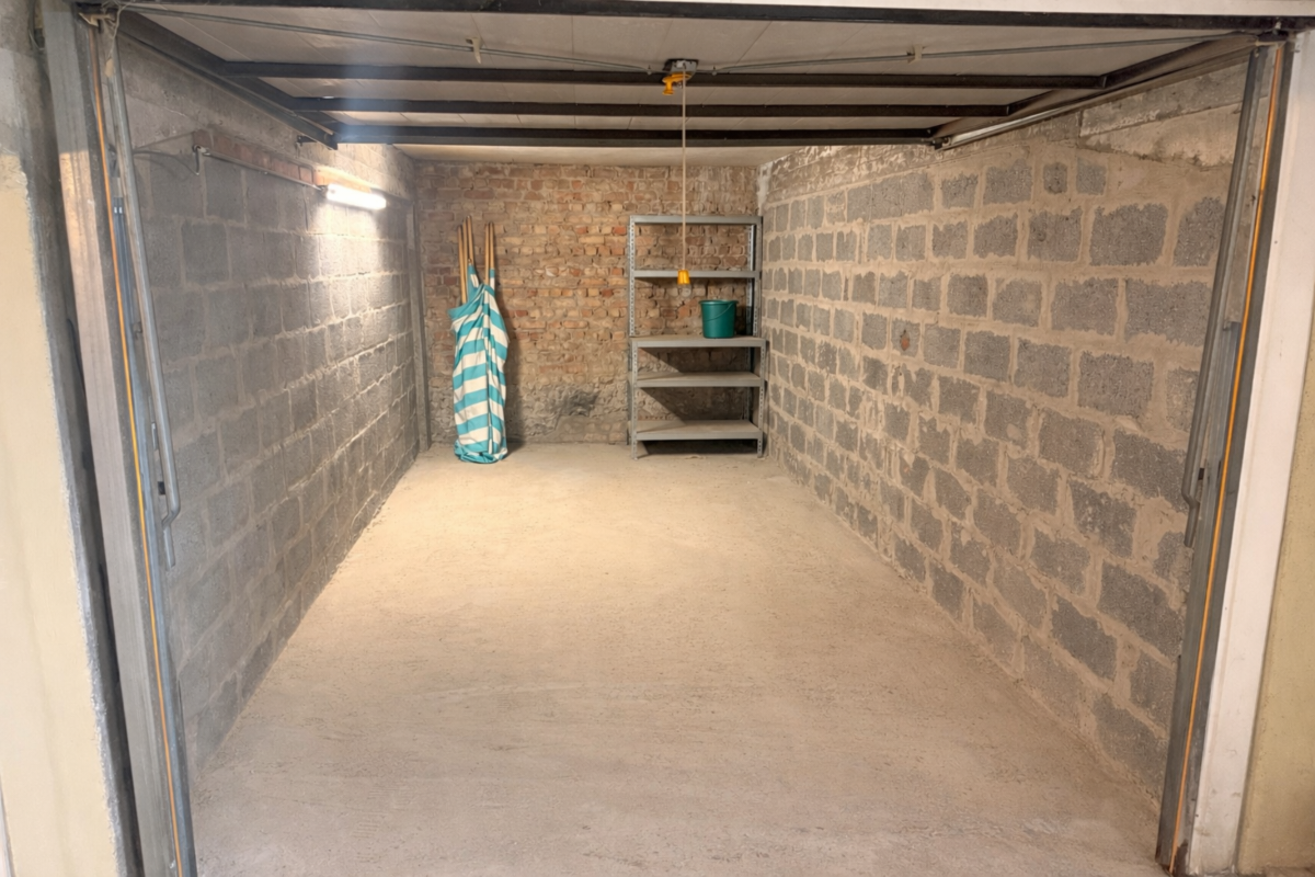 Parking & garage te  huur in Middelkerke 8430 140.00€  slaapkamers m² - Zoekertje 735885