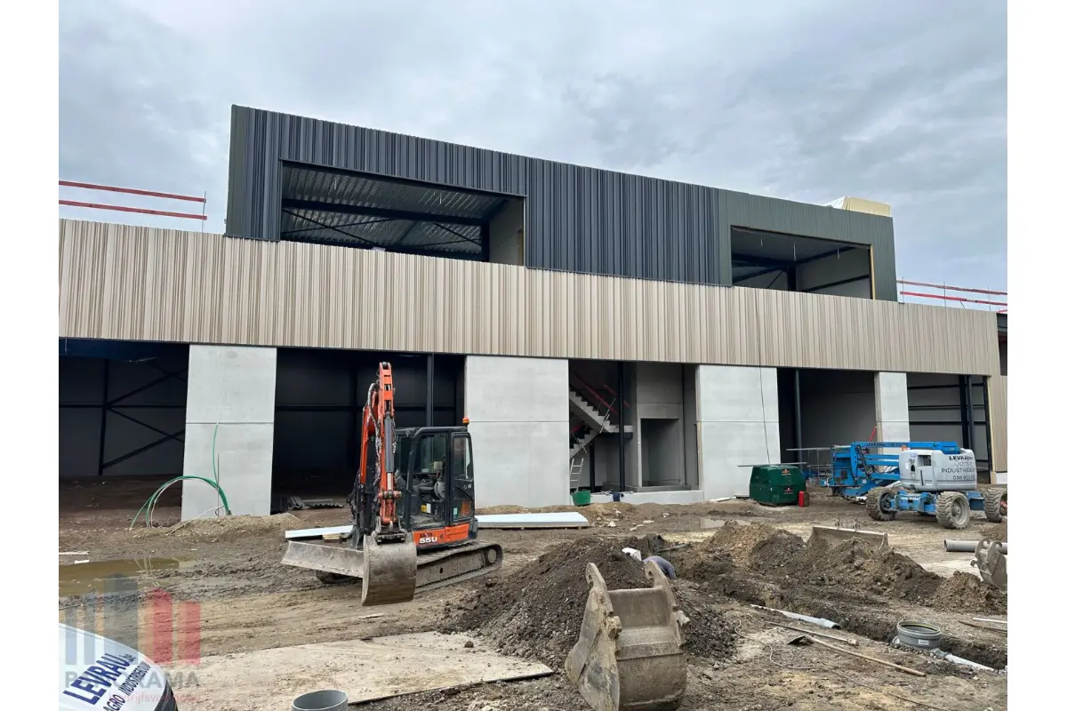 Handelszaak te  koop in Waregem 8790 604000.00€  slaapkamers 379.00m² - Zoekertje 737140