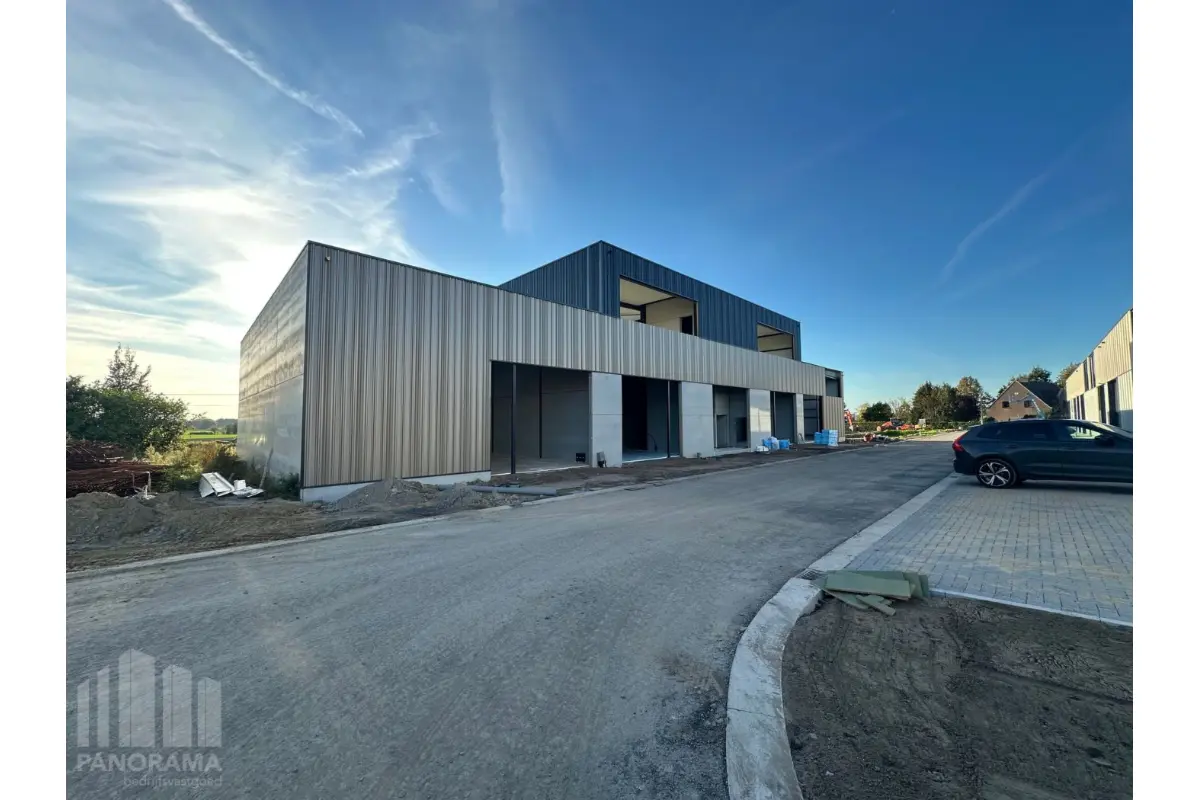 Handelszaak te  koop in Waregem 8790 604000.00€  slaapkamers 379.00m² - Zoekertje 737140