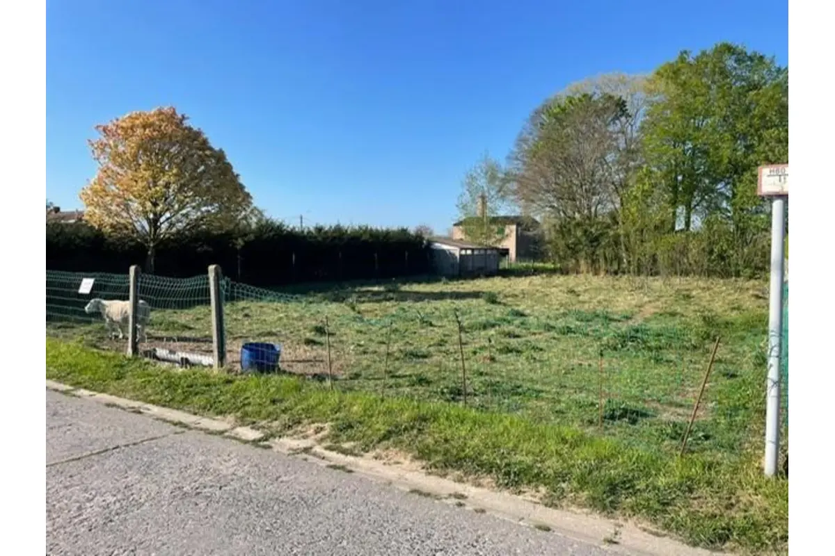 Bouwgrond te  koop in Oeselgem 8720 240000.00€  slaapkamers m² - Zoekertje 737686