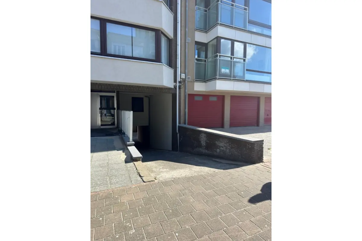 Parking & garage te  huur in Koksijde 8670 1200.00€  slaapkamers m² - Zoekertje 737629