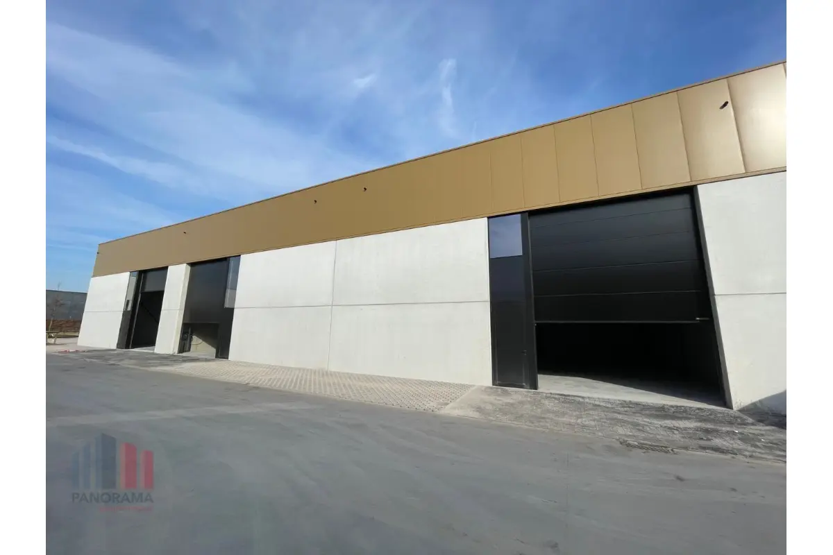 Handelszaak te  koop in Roeselare 8800 1275000.00€  slaapkamers 909.00m² - Zoekertje 738043