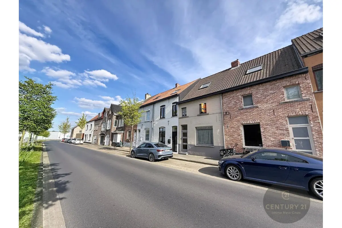 Huis te  in Sint-Andries 8200 229000.00€ 3 slaapkamers 130.00m² - Zoekertje 739078