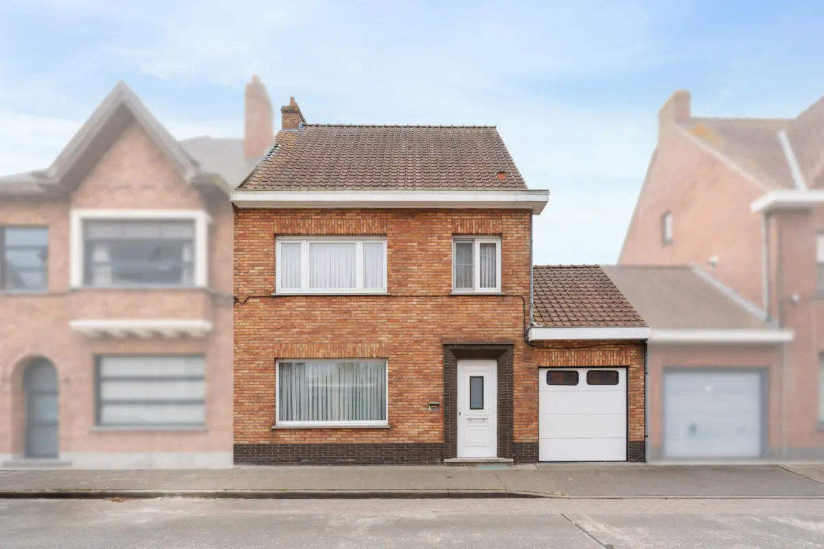 Huis te  koop in Oostkamp 8020 290000.00€ 3 slaapkamers m² - Zoekertje 738290