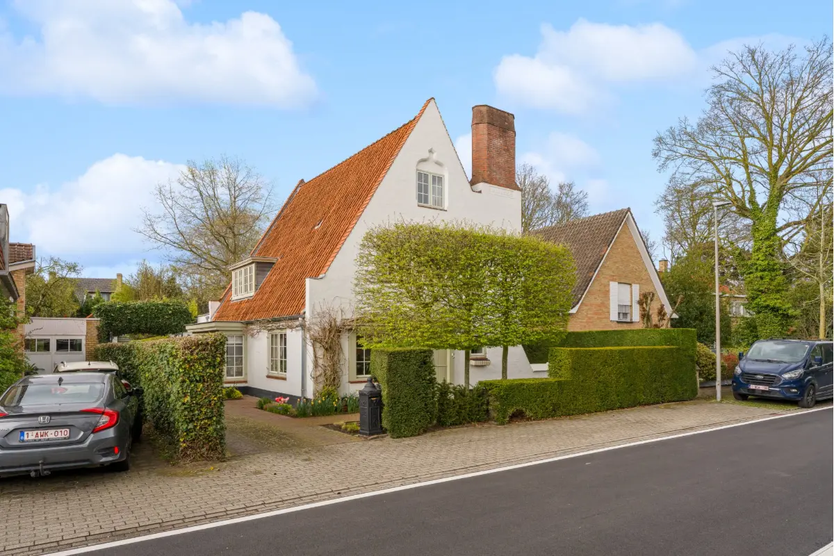 Villa te  koop in Sint-Michiels 8200 940000.00€ 4 slaapkamers 411.00m² - Zoekertje 738280