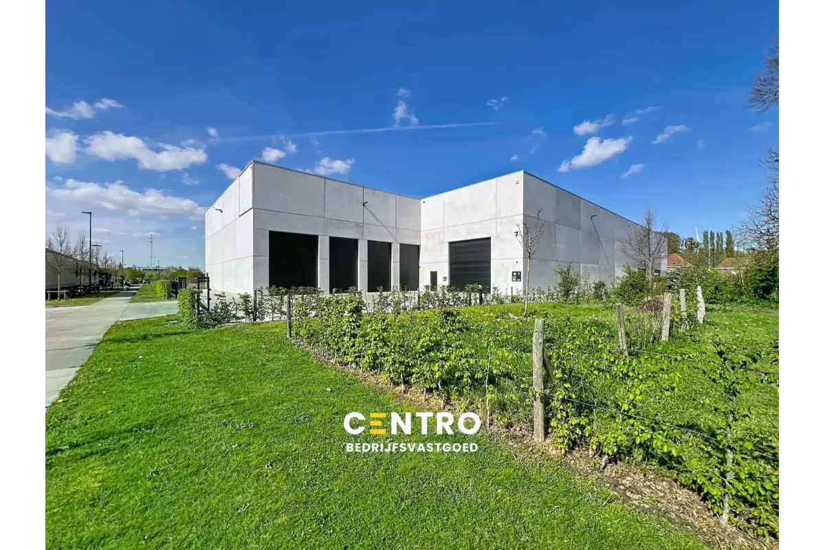 Handelszaak te  koop in Zwevegem 8550 0.00€  slaapkamers 3397.00m² - Zoekertje 739861