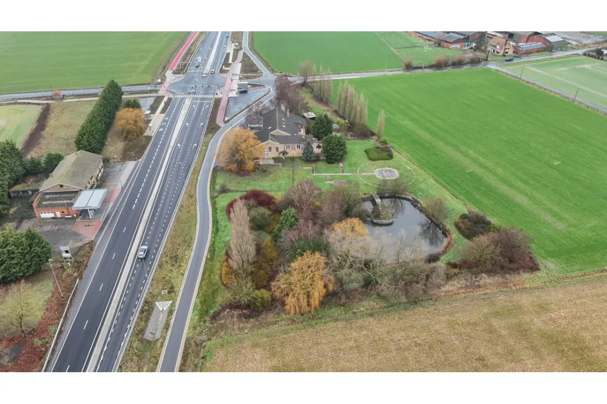 Handelszaak te  koop in Veurne 8630 990000.00€  slaapkamers m² - Zoekertje 739218