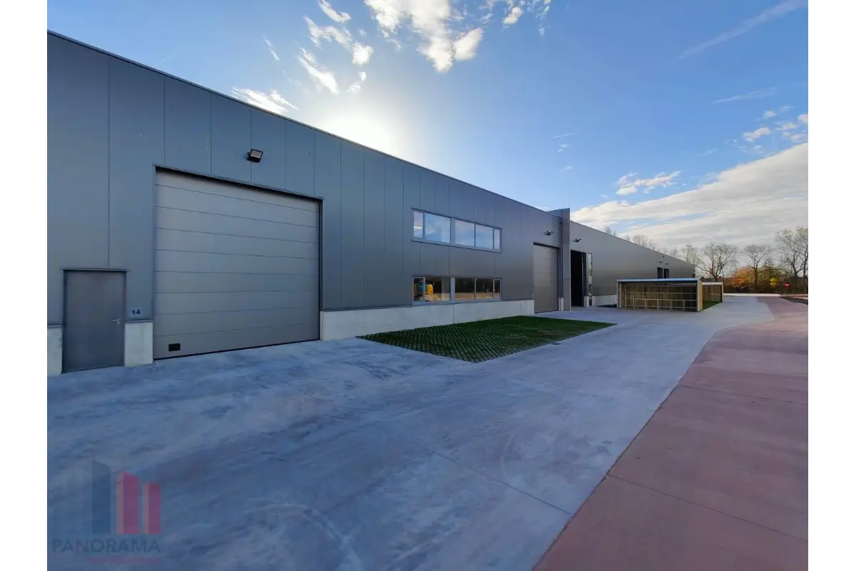 Handelszaak te  koop in Brugge 8000 548700.00€  slaapkamers 360.00m² - Zoekertje 740893