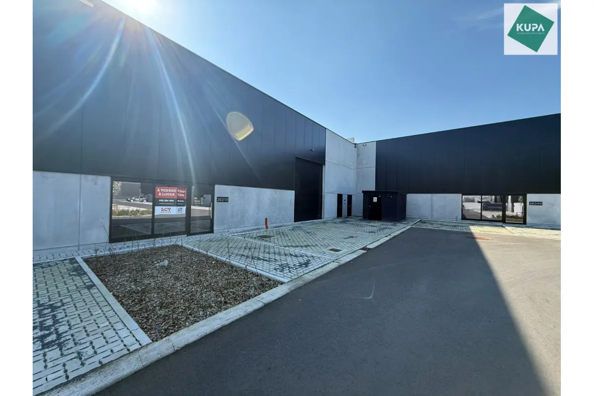 Handelszaak te  koop in Hooglede 8830 1035718.00€  slaapkamers 705.00m² - Zoekertje 740595