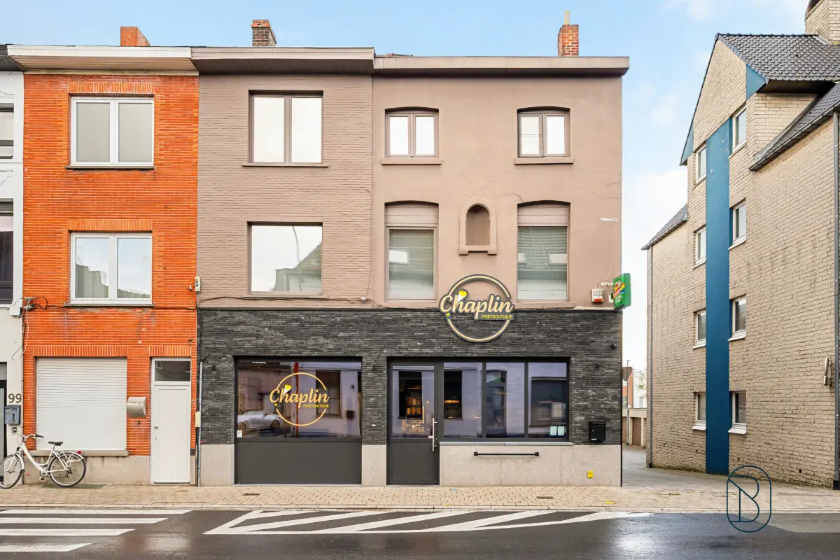 Mixgebouw te  koop in Zwevegem 8550 430000.00€ 3 slaapkamers 214.00m² - Zoekertje 740596