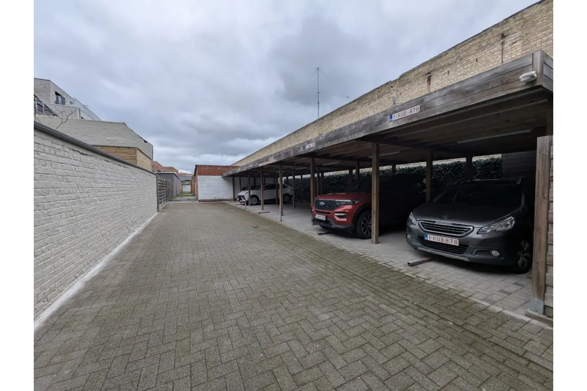 Parking te  huur in De Panne 8660 100.00€  slaapkamers m² - Zoekertje 741176