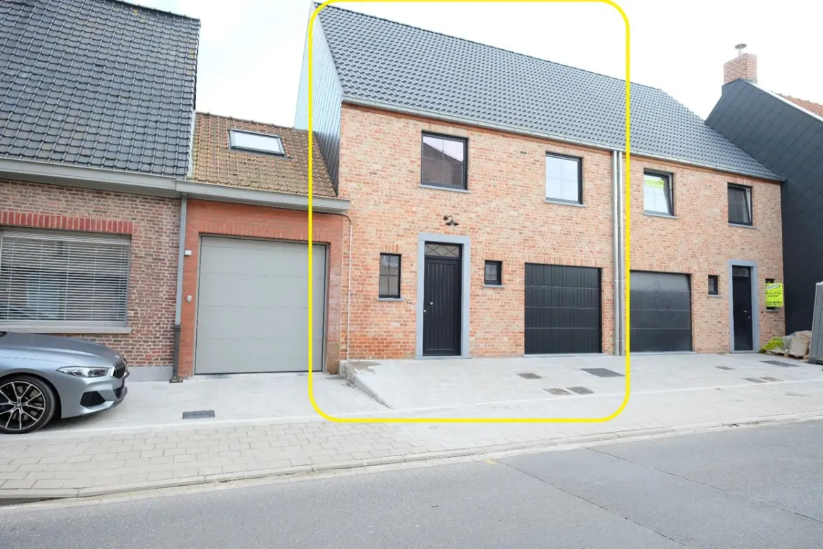 Huis te  huur in Roeselare 8800 1100.00€ 4 slaapkamers m² - Zoekertje 741986
