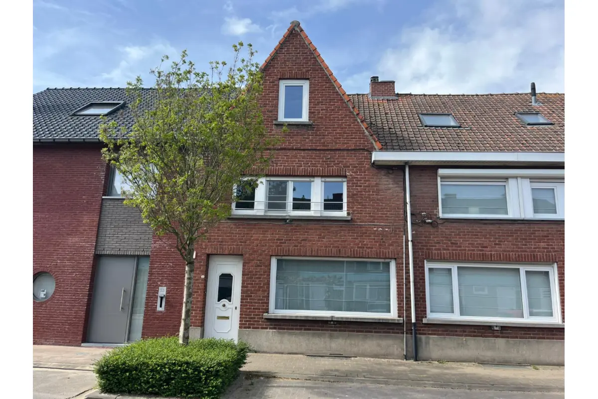 Huis te  huur in Oostrozebeke 8780 750.00€ 5 slaapkamers 80.00m² - Zoekertje 743144