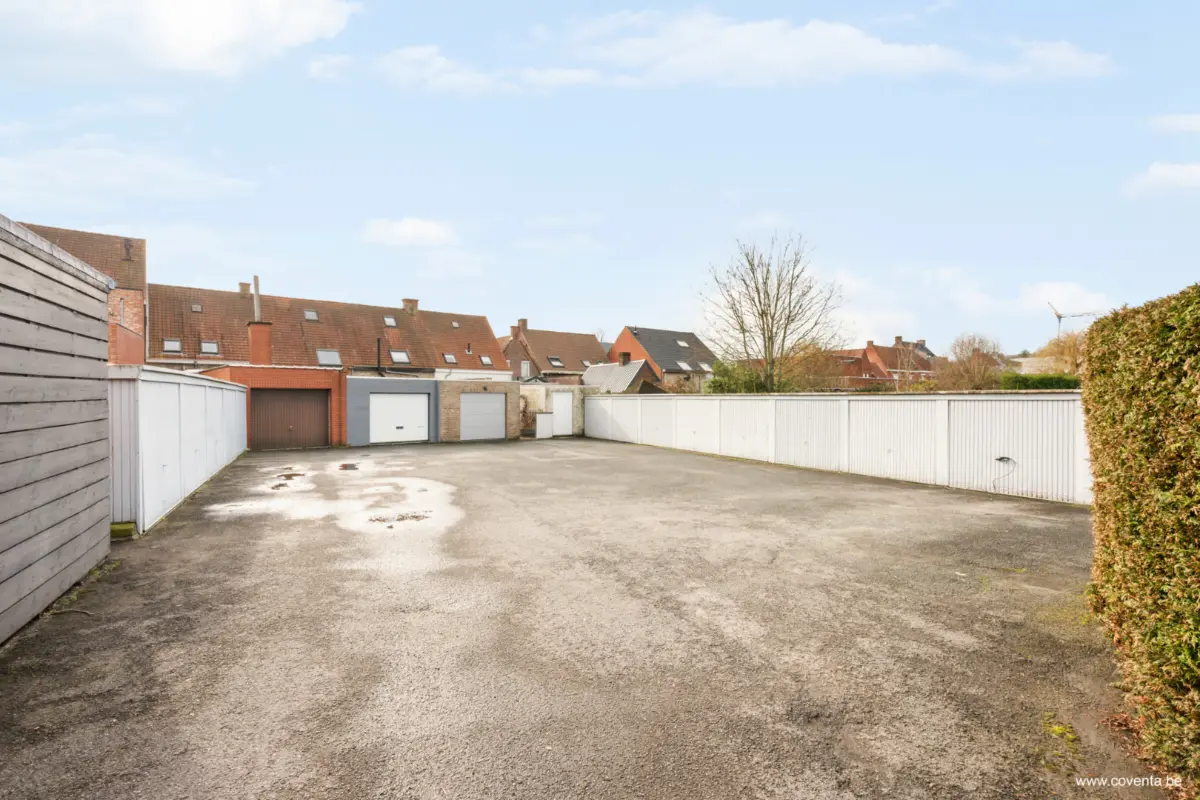 Parking & garage te  koop in Roeselare 8800 17500.00€  slaapkamers m² - Zoekertje 744264