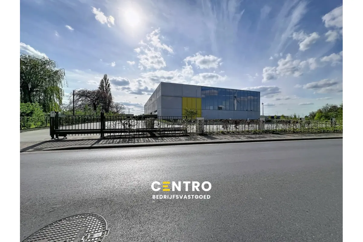 Handelszaak te  koop in Zwevegem 8550 0.00€  slaapkamers 3397.00m² - Zoekertje 745096
