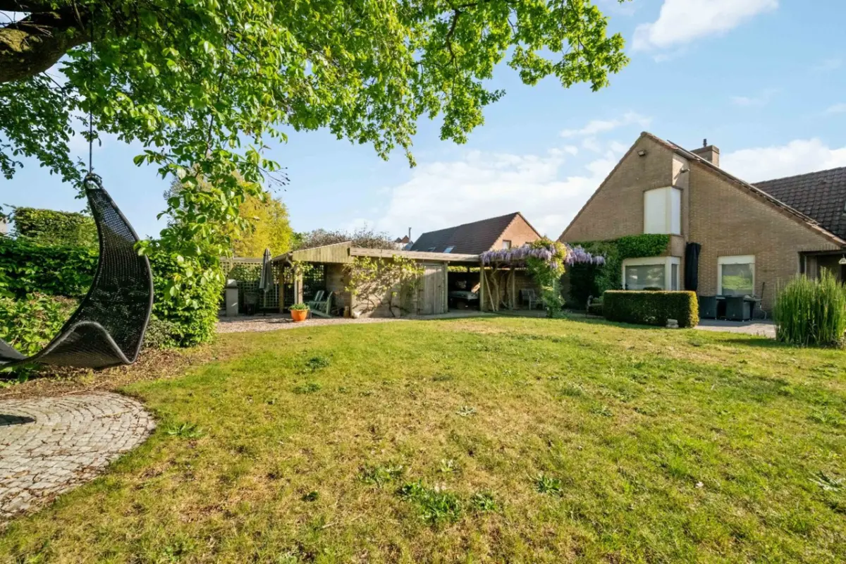 Huis te  in Sint-Andries 8200 739000.00€ 5 slaapkamers 206.00m² - Zoekertje 744754
