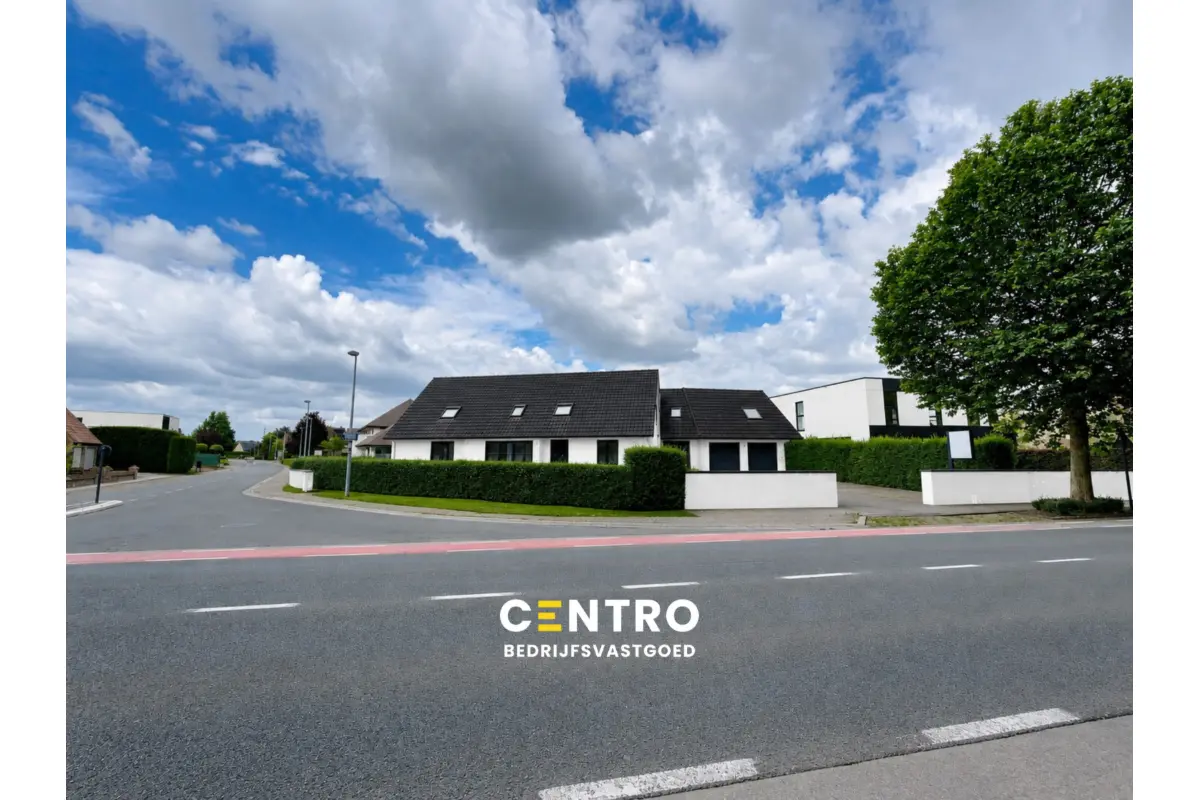 Handelszaak te  koop in Roeselare 8800 520000.00€  slaapkamers 430.00m² - Zoekertje 745993