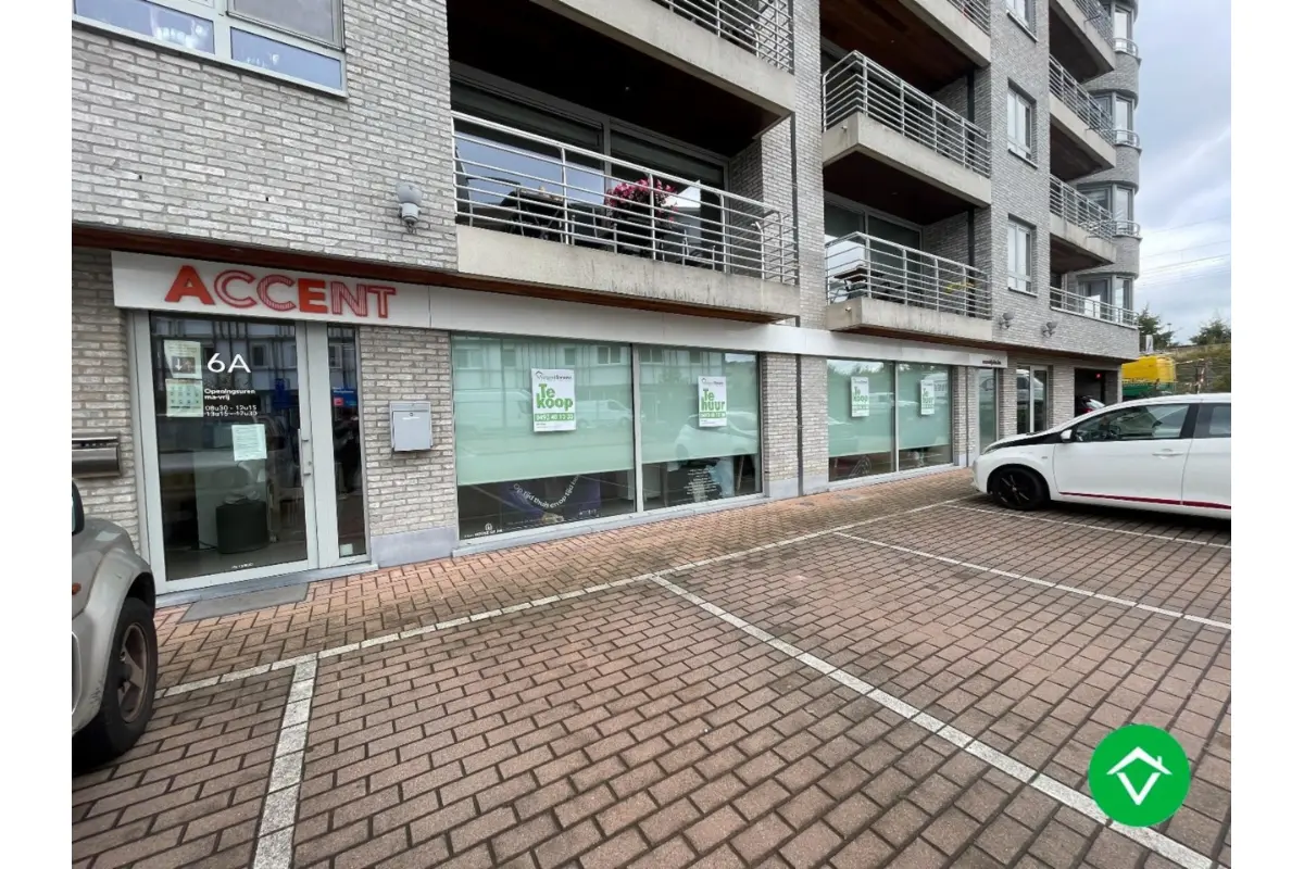 Handelszaak te  koop in Roeselare 8800 295000.00€  slaapkamers 170.00m² - Zoekertje 745767