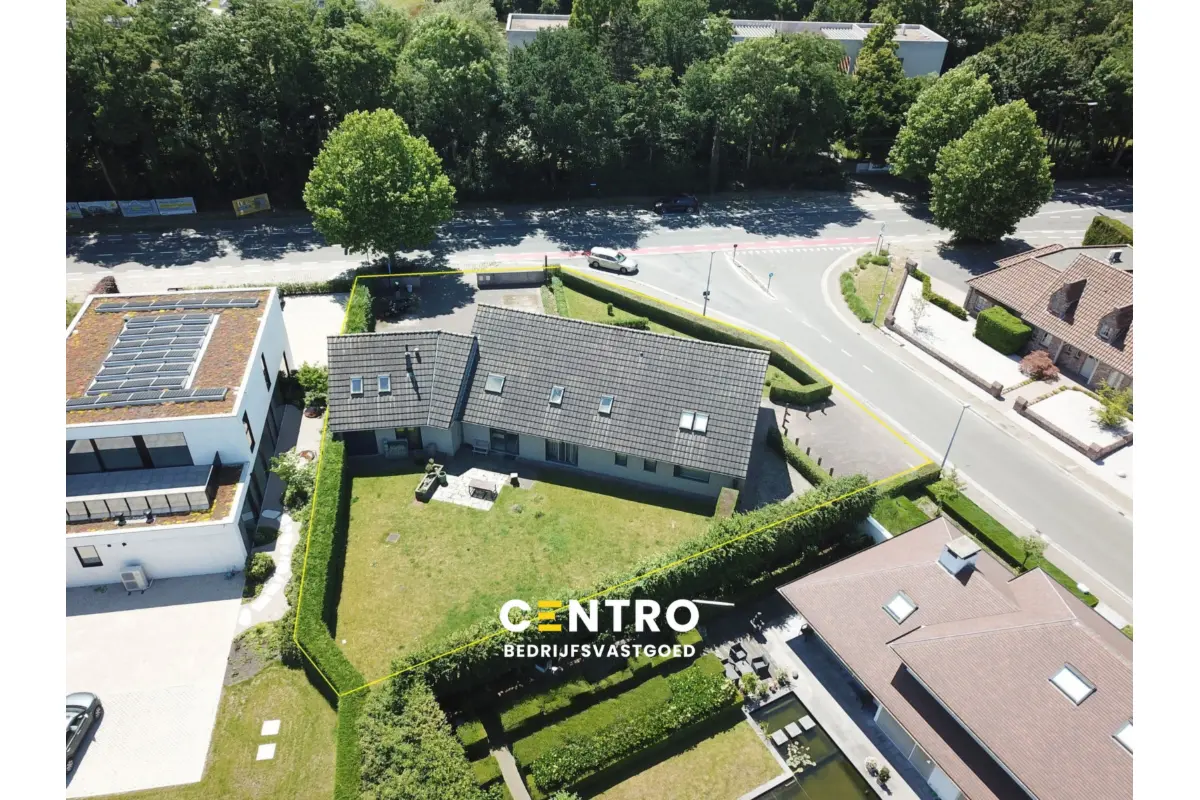 Handelszaak te  koop in Roeselare 8800 520000.00€  slaapkamers 430.00m² - Zoekertje 748217
