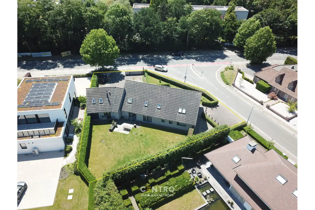 Handelszaak te  koop in Roeselare 8800 520000.00€  slaapkamers 430.00m² - Zoekertje 748217