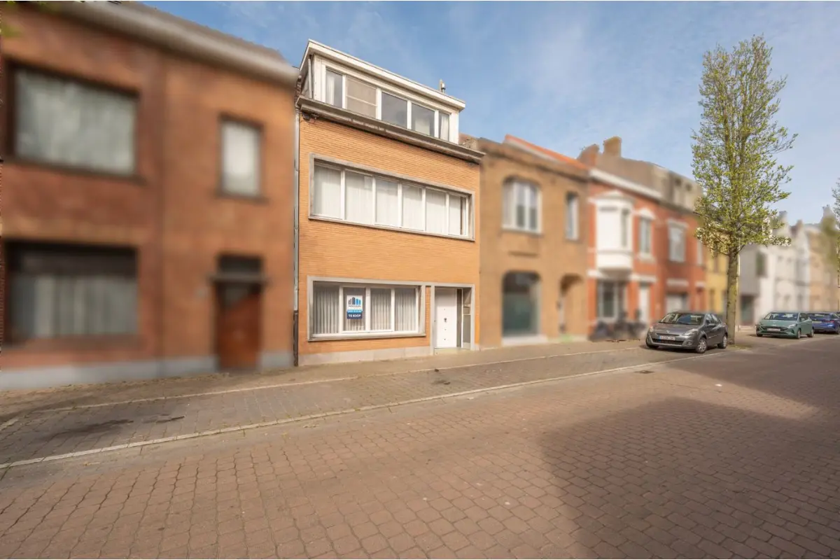 Huis te  koop in Oostende 8400 325000.00€ 4 slaapkamers 224.00m² - Zoekertje 749355