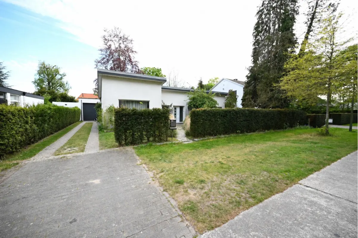 Huis te  in Sint-Kruis 8310 1300.00€ 3 slaapkamers 165.00m² - Zoekertje 751228