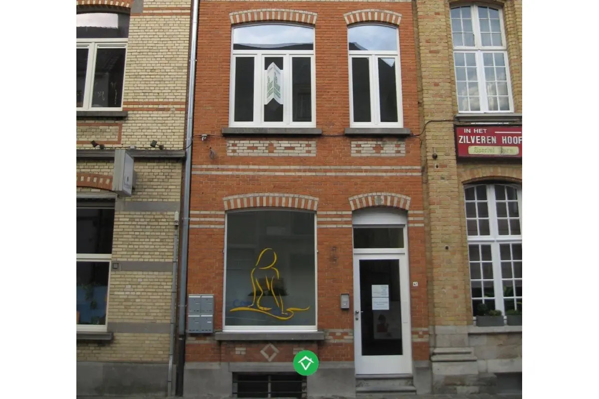 Handelszaak te  huur in Ieper 8900 635.00€  slaapkamers m² - Zoekertje 752656