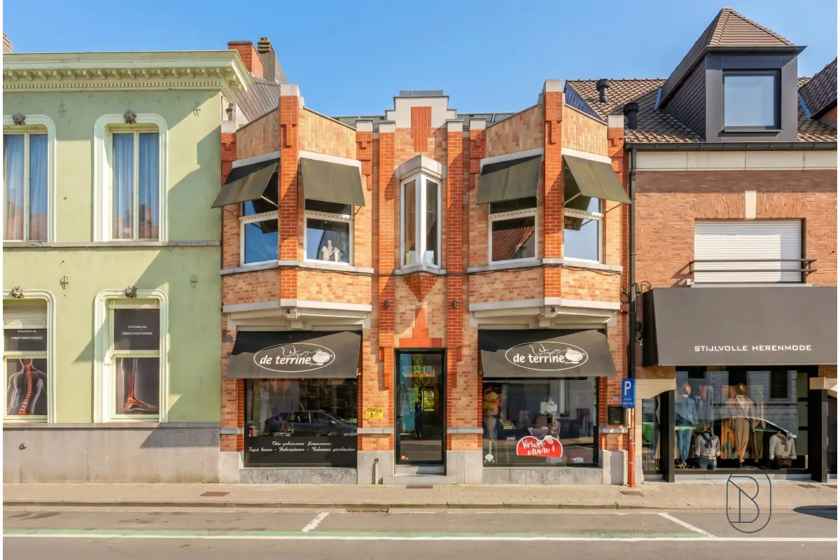 Mixgebouw te  koop in Waregem 8790 598000.00€ 3 slaapkamers 220.00m² - Zoekertje 757053