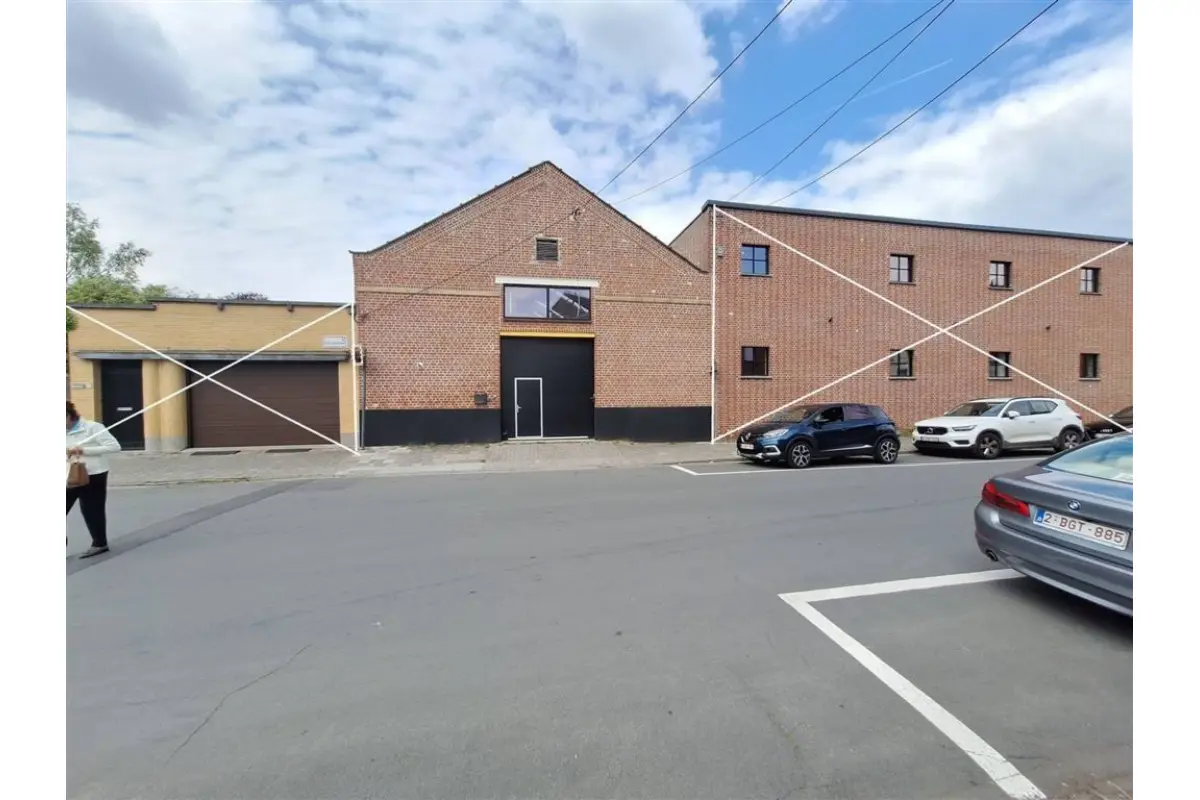 Handelszaak te  huur in Kortrijk 8500 1300.00€  slaapkamers m² - Zoekertje 756498