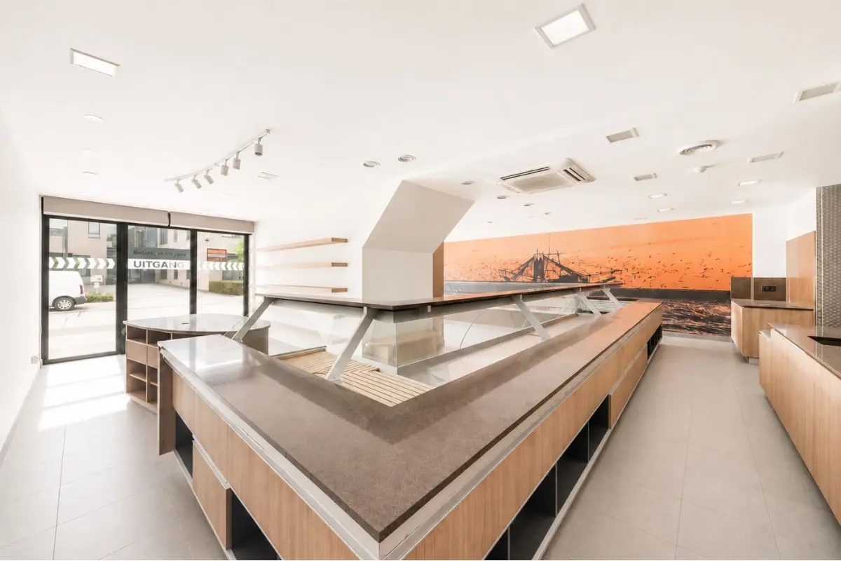 Handelszaak te  koop in Koekelare 8680 295000.00€  slaapkamers 342.00m² - Zoekertje 759910