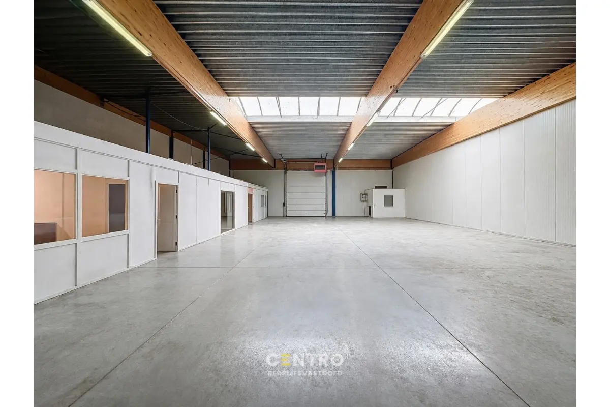 Handelszaak te  huur in Oostkamp 8020 1450.00€  slaapkamers 432.00m² - Zoekertje 759774