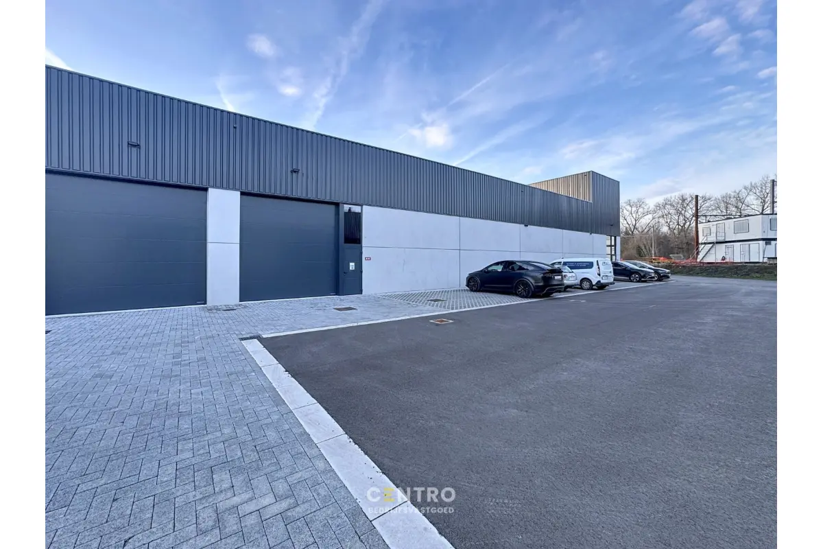 Handelszaak te  huur in Oostkamp 8020 0.00€  slaapkamers 511.00m² - Zoekertje 759798