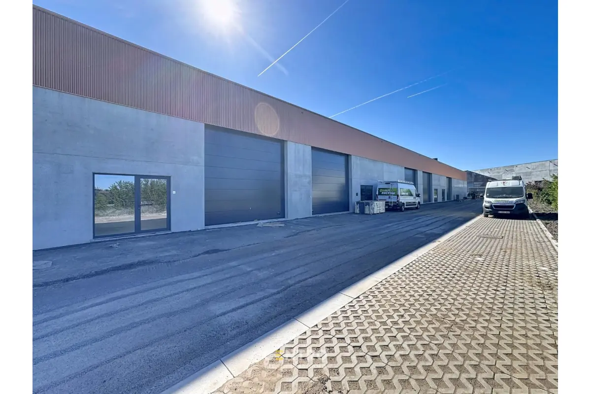 Handelszaak te  huur in Zedelgem 8210 795.00€  slaapkamers 167.00m² - Zoekertje 759772