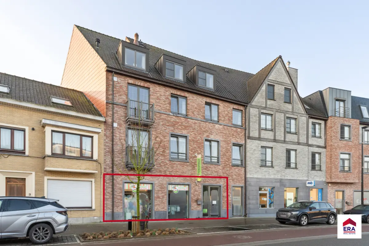 Handelszaak te  koop in Oostrozebeke 8780 249000.00€ 0 slaapkamers 98.35m² - Zoekertje 760270