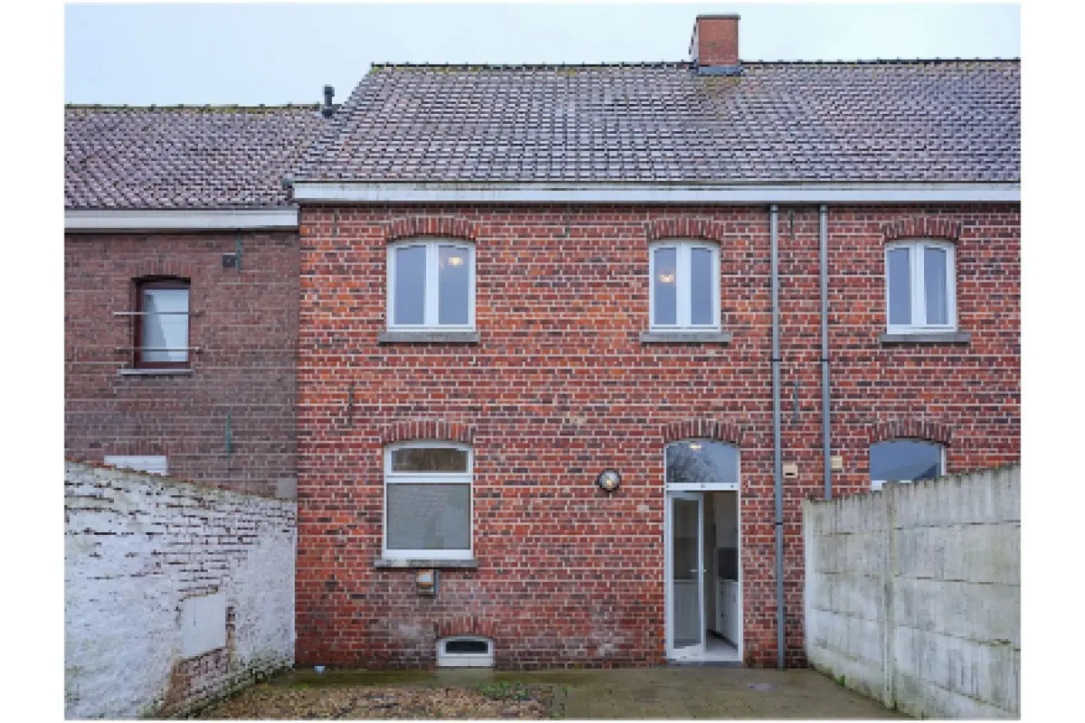 Huis te  koop in Moorslede 8890 120000.00€ 4 slaapkamers m² - Zoekertje 761192