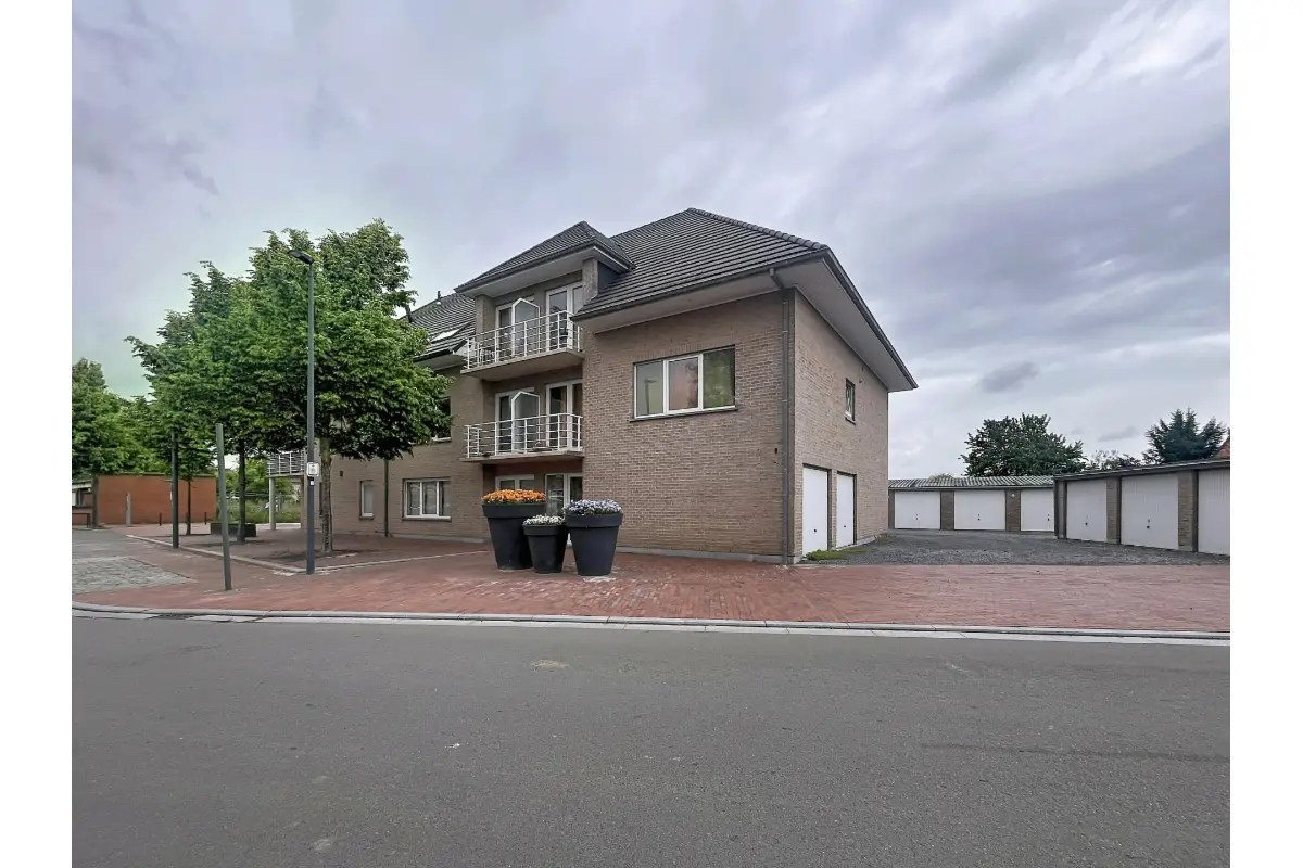 Appartement te  huur in Spiere-Helkijn 8587 695.00€ 2 slaapkamers m² - Zoekertje 763495