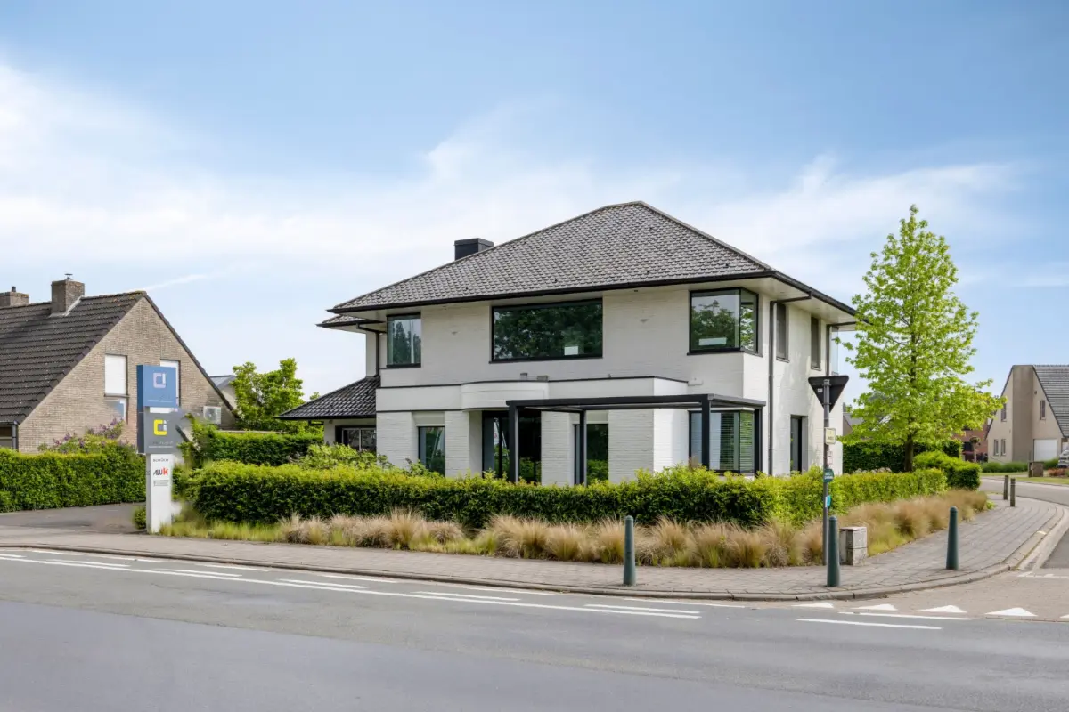 Handelszaak te  koop in Wevelgem 8560 695000.00€  slaapkamers 287.00m² - Zoekertje 763904