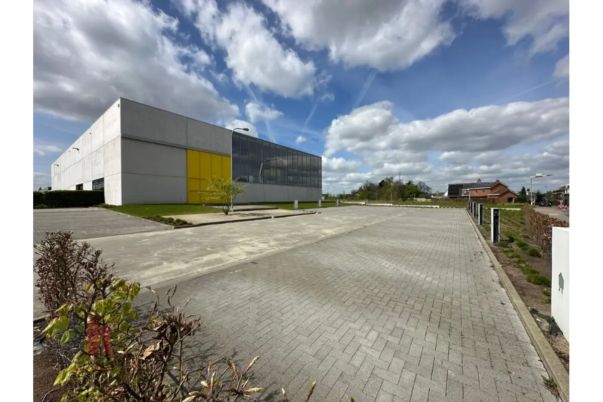 Handelszaak te  koop in Zwevegem 8550 4100000.00€  slaapkamers 3391.00m² - Zoekertje 763956
